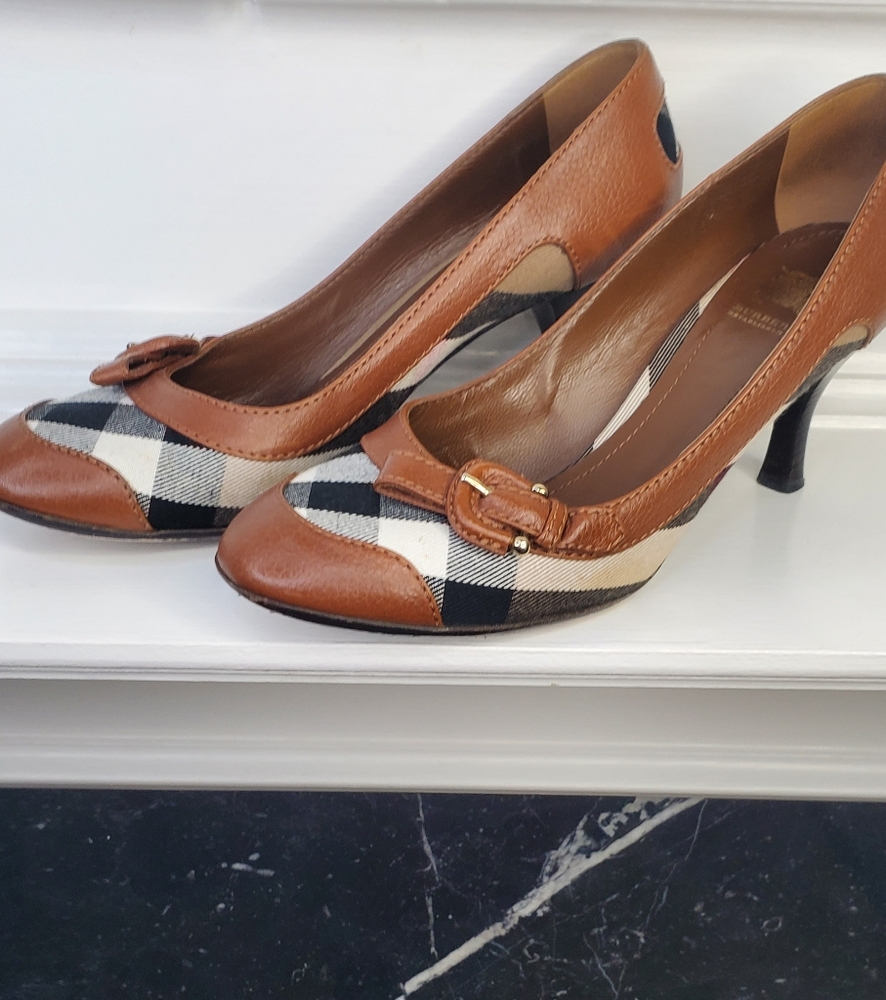 Burberry Brown and Black Heeled Pumps